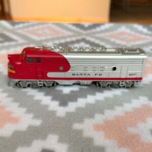 vintage HO scale Bachmann F7-A Santa Fe Chrome/Red Locomotive model train